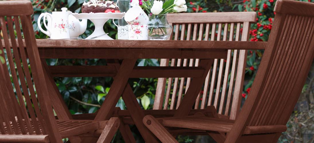 Painting your garden furniture